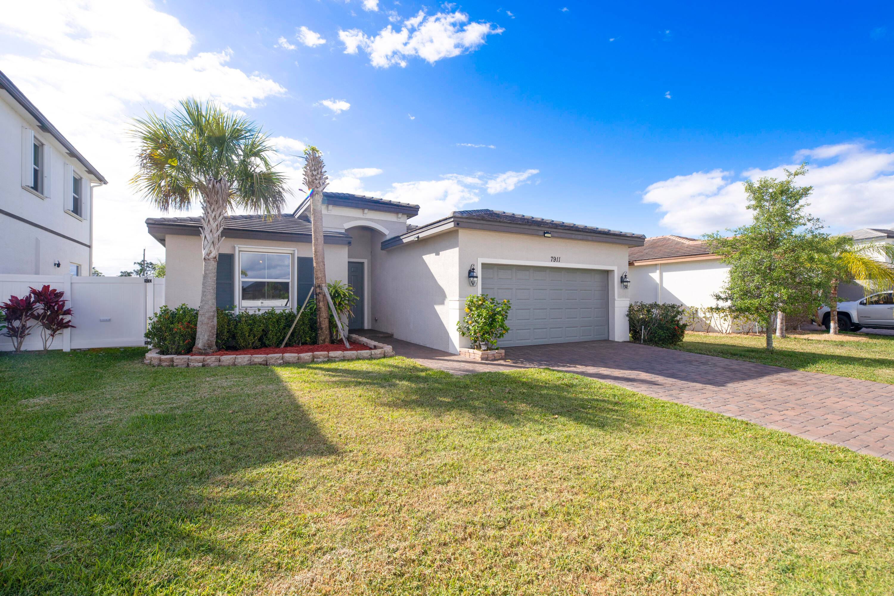 Introducing this beautiful Brilliance model smart home in the family friendly Copper Creek community, conveniently situated near a K 8 school.