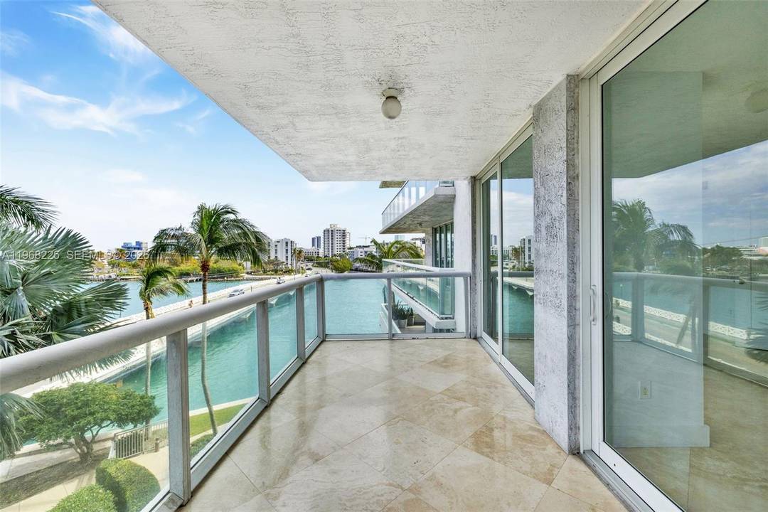 Welcome to Residence 403 at Grand Venetian, an exceptional waterfront offering along the iconic Venetian Causeway.