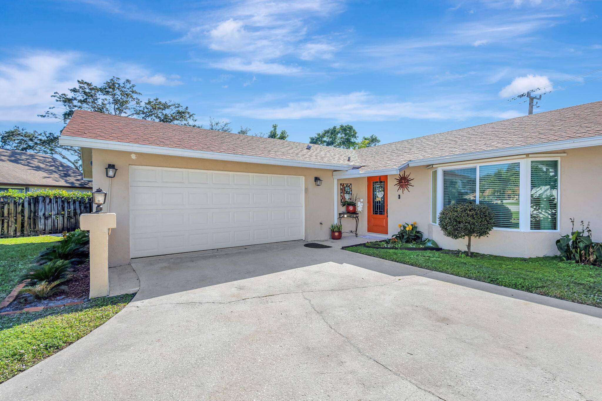 Welcome to this stunning 4 bedroom, 2 bathroom home in the heart of Wellington, just minutes from the vibrant equestrian community.