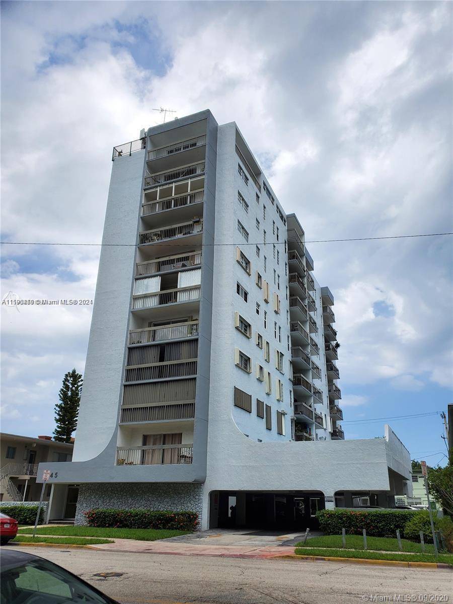 Investor opportunity ! Desirable West Avenue neighborhood unit offering nice views of Biscayne Bay, Downtown Skyline, South Pointe, amp ; Collins Avenue buildings from balcony.