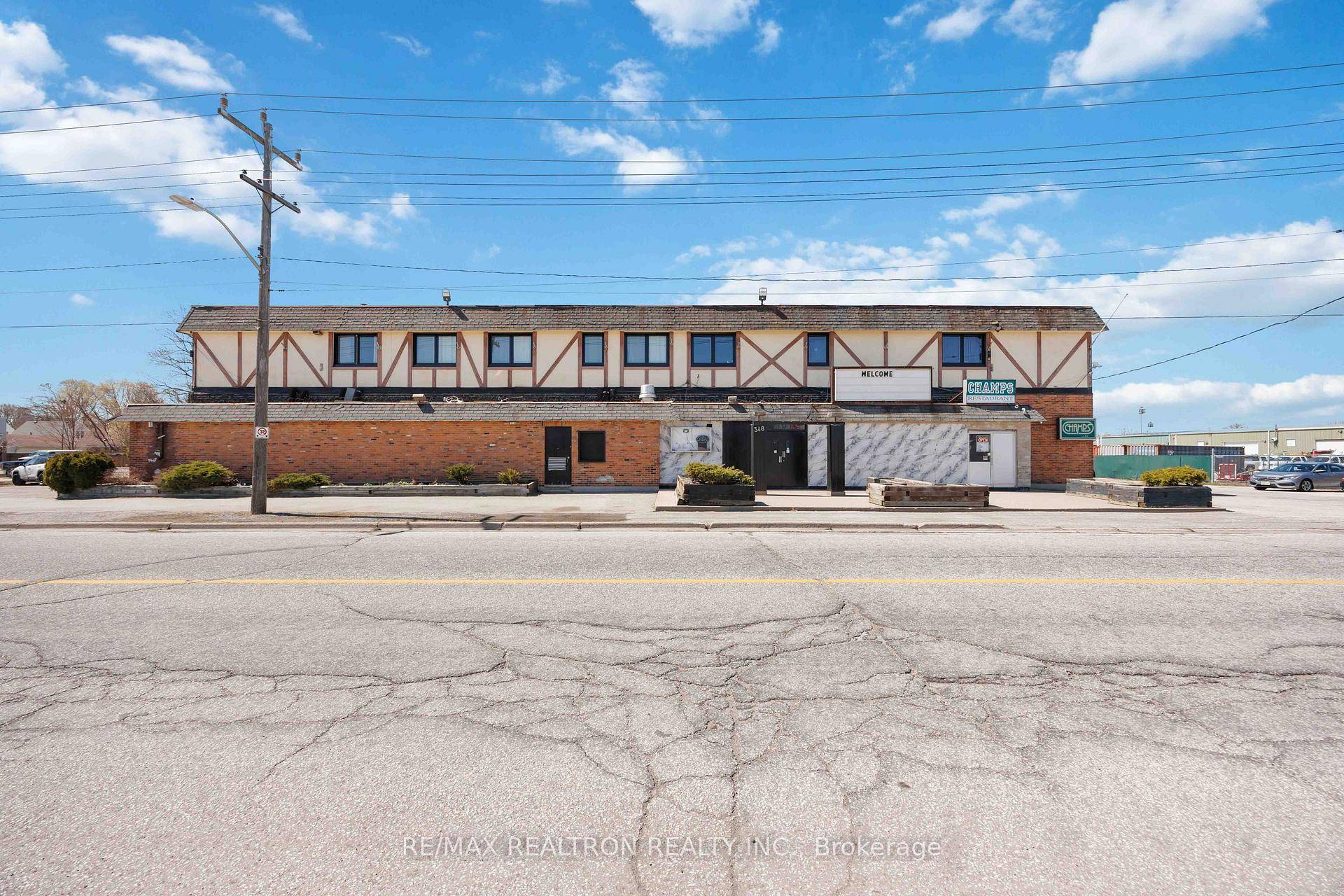 Investment Opportunity 348 Ontario St, Sarnia Club, Restaurant, Motel GC 1 Zoning include institutional categories 3 Businesses Under One Roof, Sarnia's thriving commercial hub !