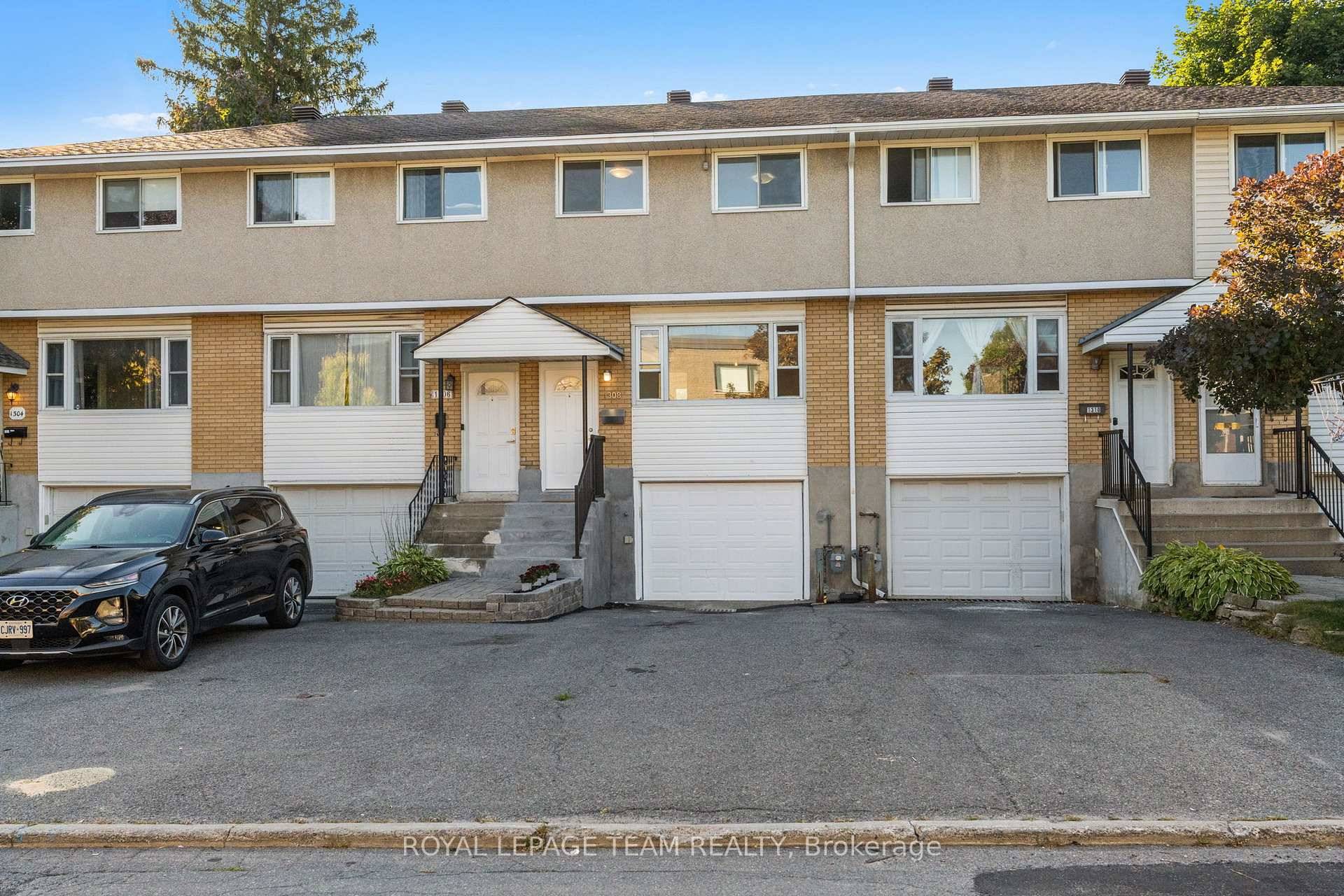 Bright amp ; Updated Freehold Row Home in Carlington !