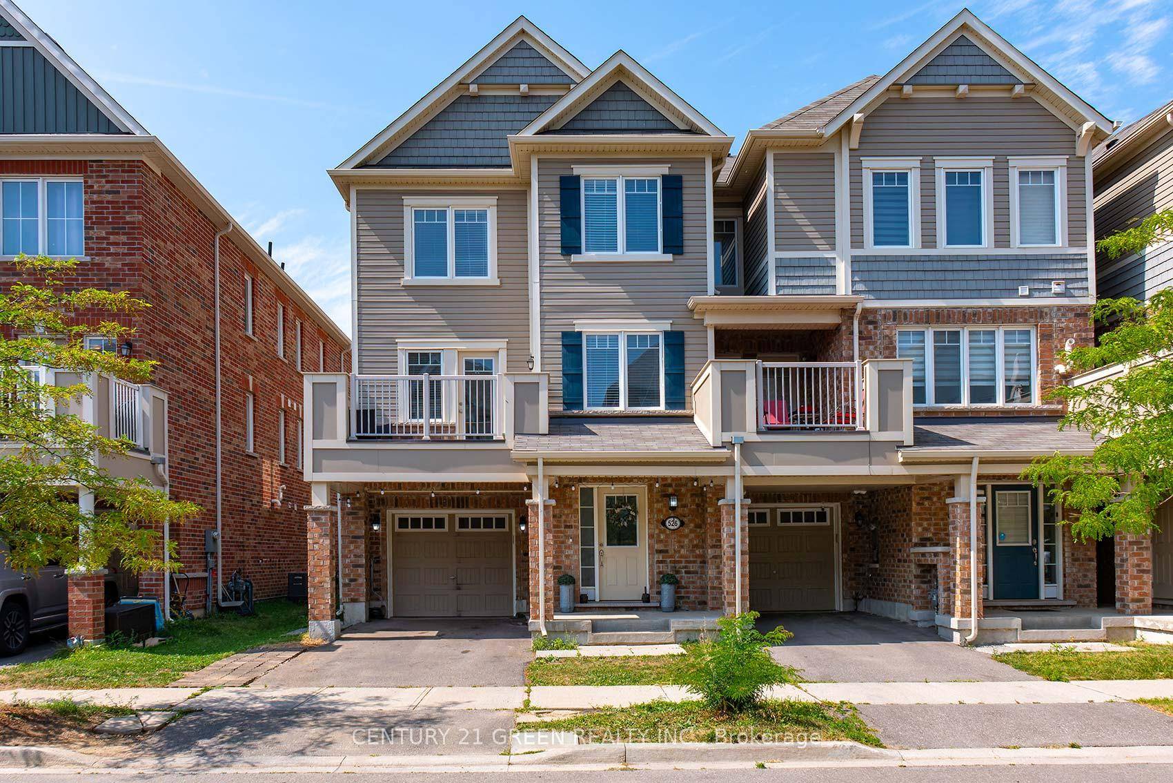 Absolutely stunning Mattamy built Lakefield End freehold townhouse in a prime location !