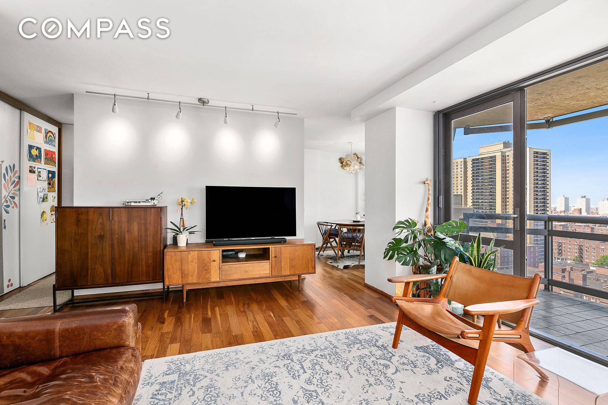 Welcome to unparalleled elegance in this immaculate two bedroom, two bathroom residence, situated on the breathtaking 18th floor, offering expansive Northwest vistas overlooking Flushing Meadow Park and the iconic New ...