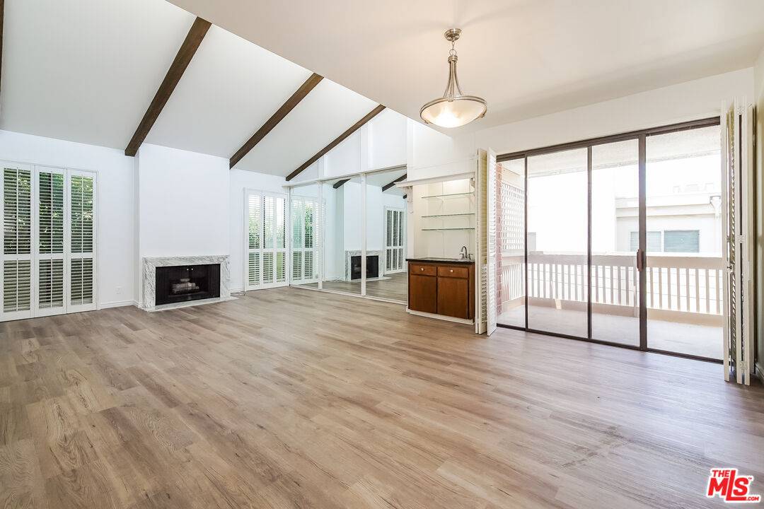 11805 Mayfield Ave 2BR Brentwood La
