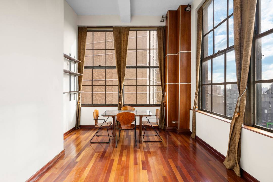 Welcome to Residence 7C, a quintessential New York loft !