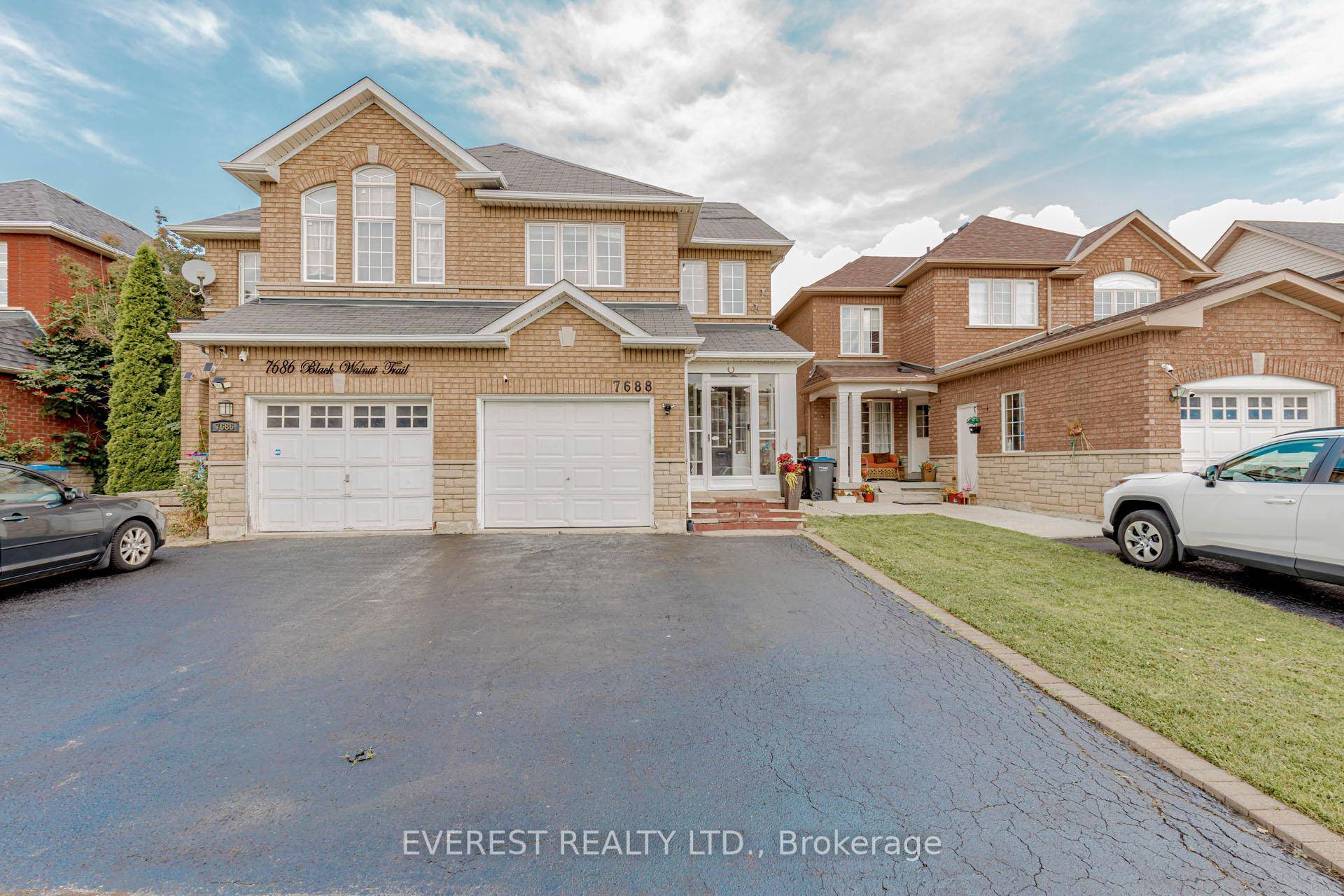 Welcome to this beautiful 3 bedroom semi detached home, nestled in the heart of Lisgar vibrant, family friendly neighborhood.