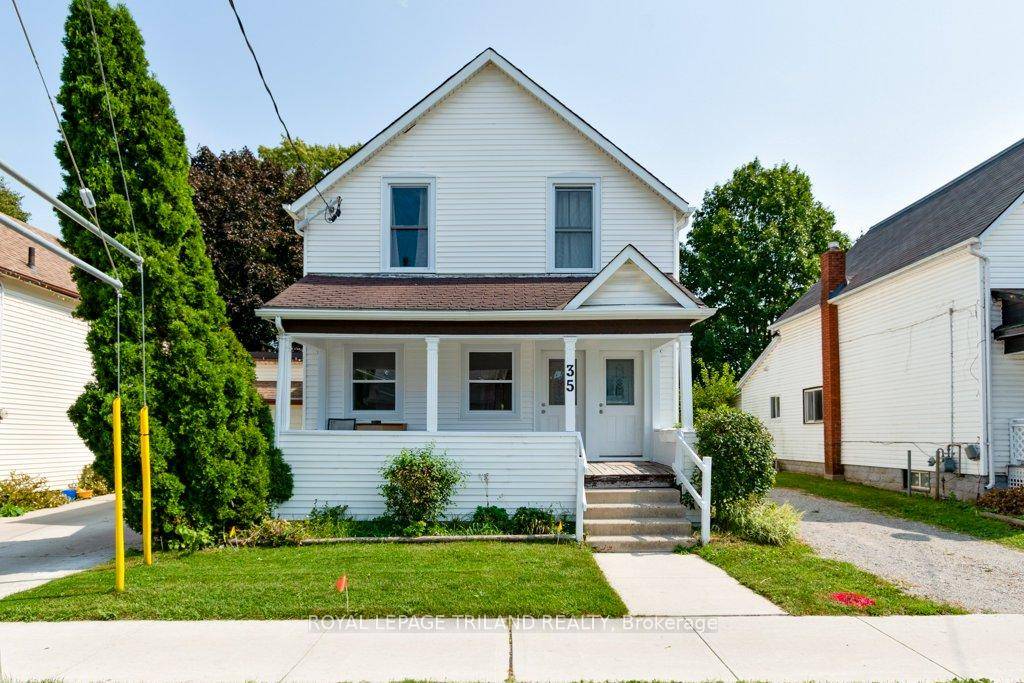 Presenting an exceptional investment opportunity with this well maintained Up and down duplex in a convenient location in St.