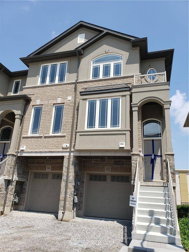 End Unit Townhome in highly desirable Summit Park neighbourhood of Stoney Creek mountain.