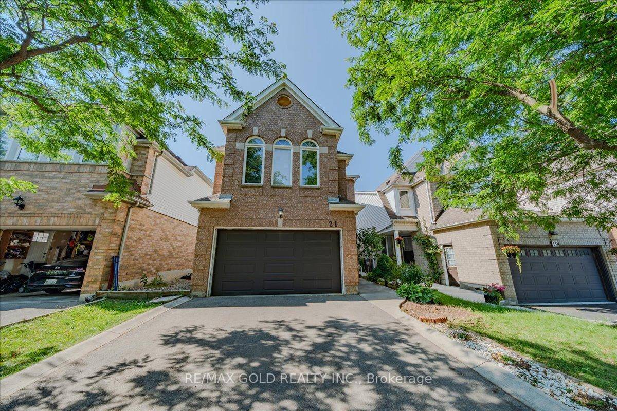 Welcome to Beautiful 4 2 Bedroom Detached House !