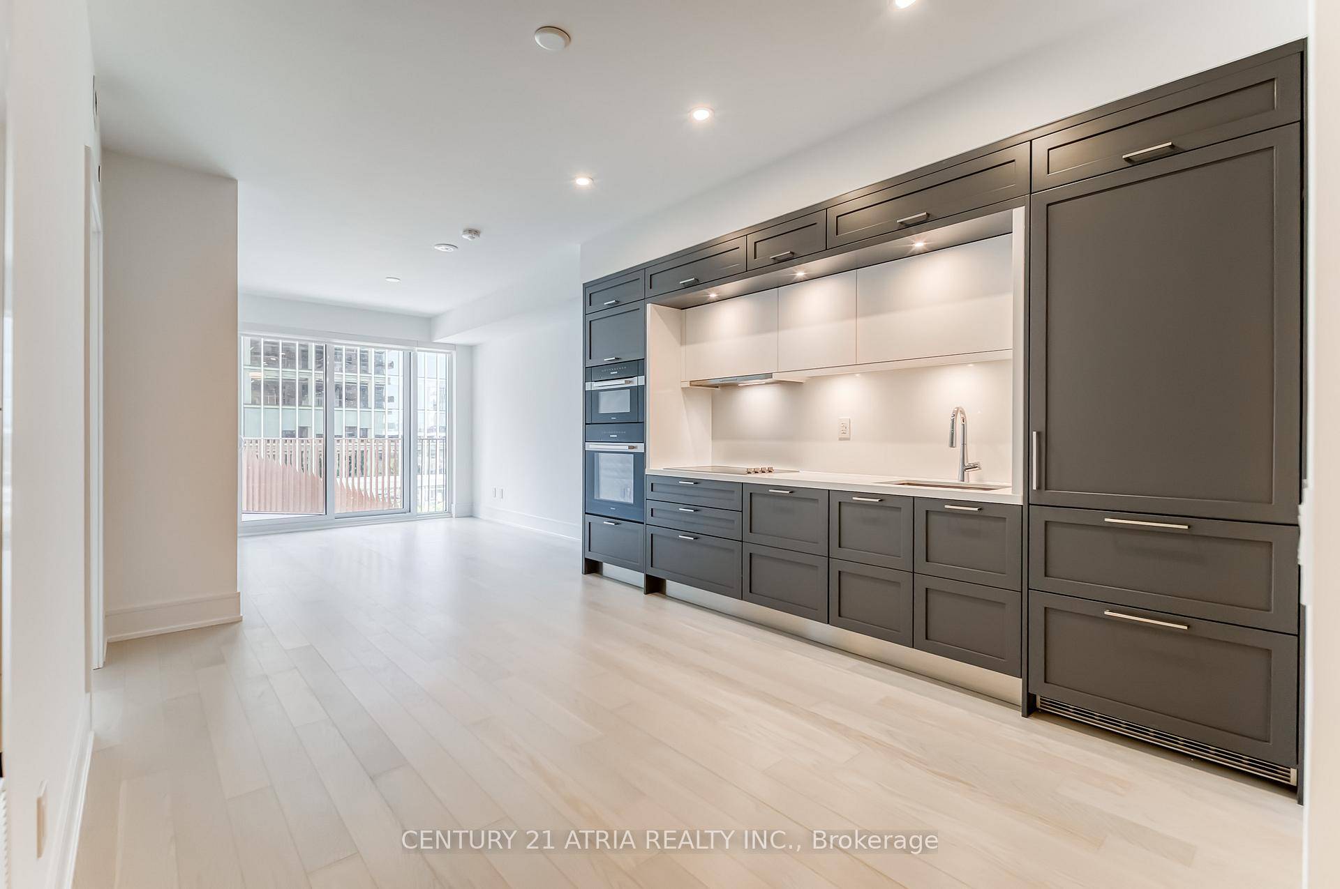 PARKING amp ; LOCKER INCLUDED Upgraded CALIFORNIA CLOSETS Welcome To The Epitome Of Luxury Condo Living !