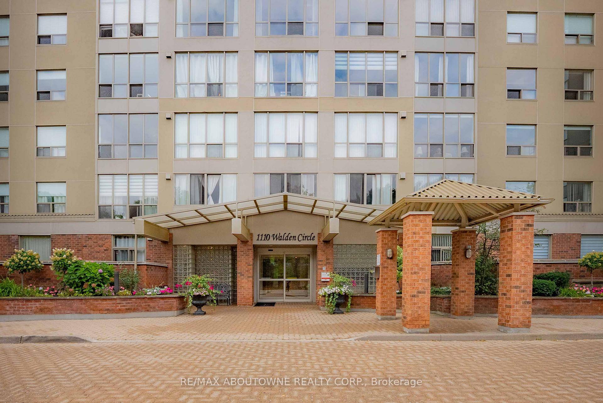 Walden Landing Discover urban resort style luxury living in the heart of Clarkson Village !