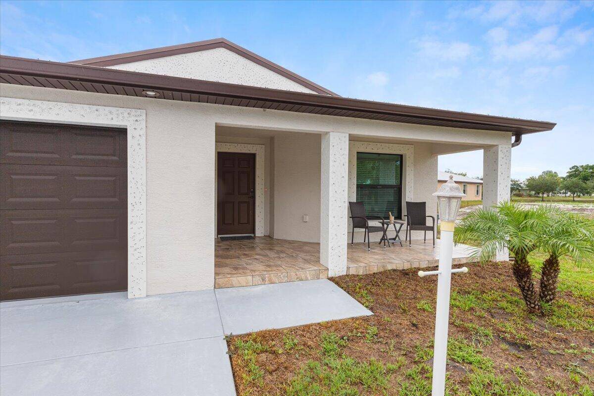 Reduced to sell ! Do not miss out on the newest and nicest resale in CCV !