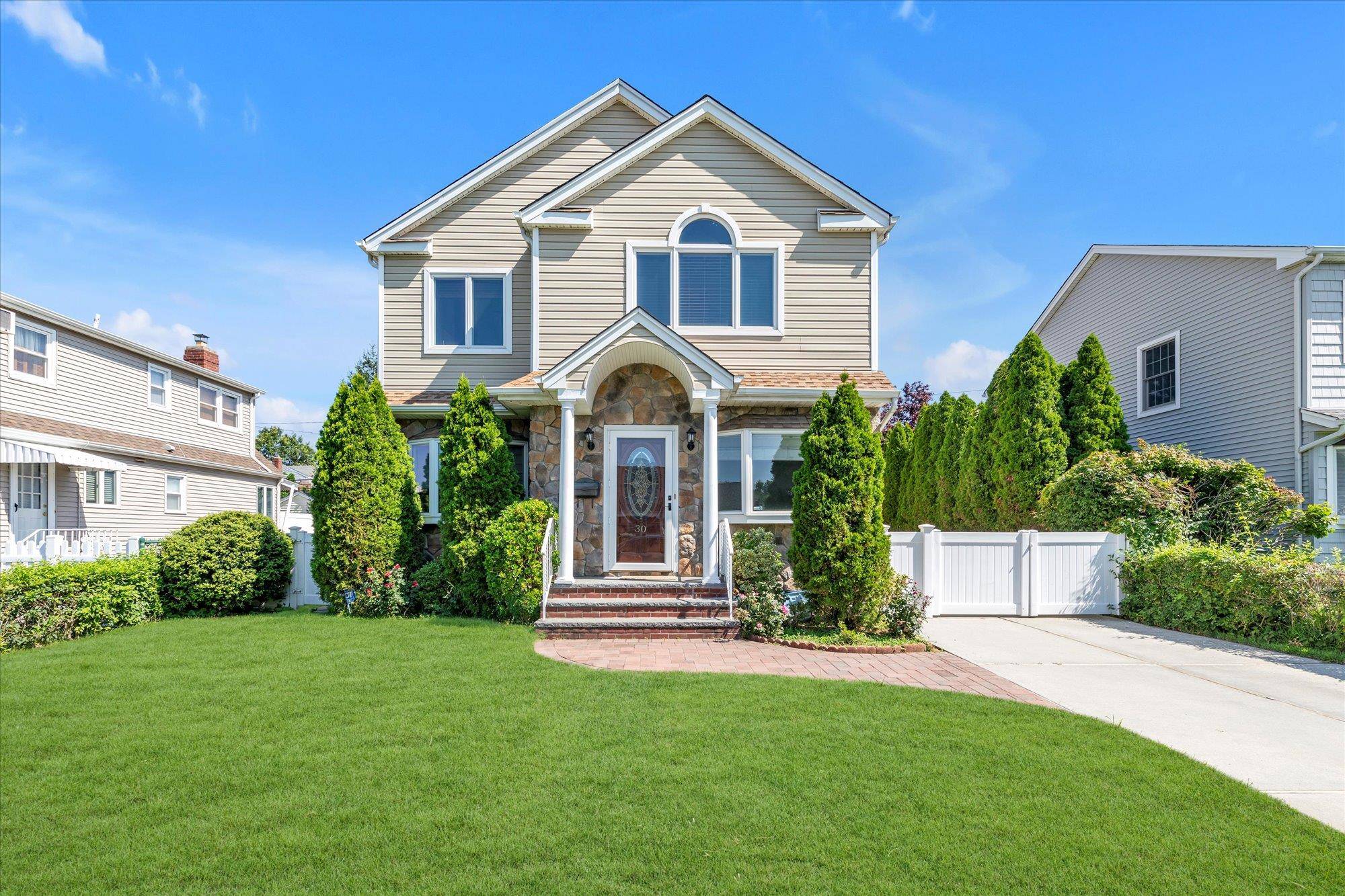 Center Hall Colonial in Park Circle Area Herricks School District, 5 Bedrooms, Hardwood Floors, Formal Dining Room, Formal Living Room, 3 Bathrooms, New Gas Heating System, New Hot Water Tank, ...