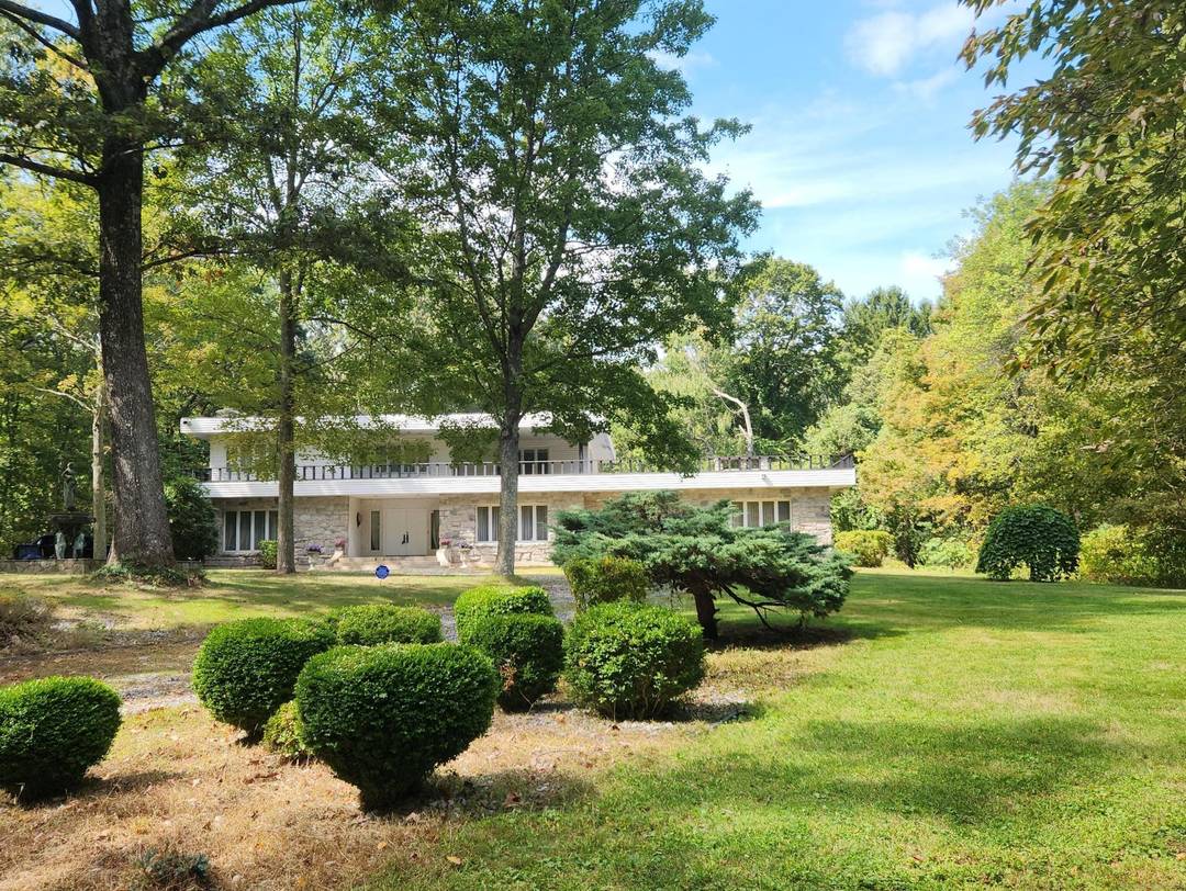 Location.... Amongst an area of very fine homes in a pristine community.