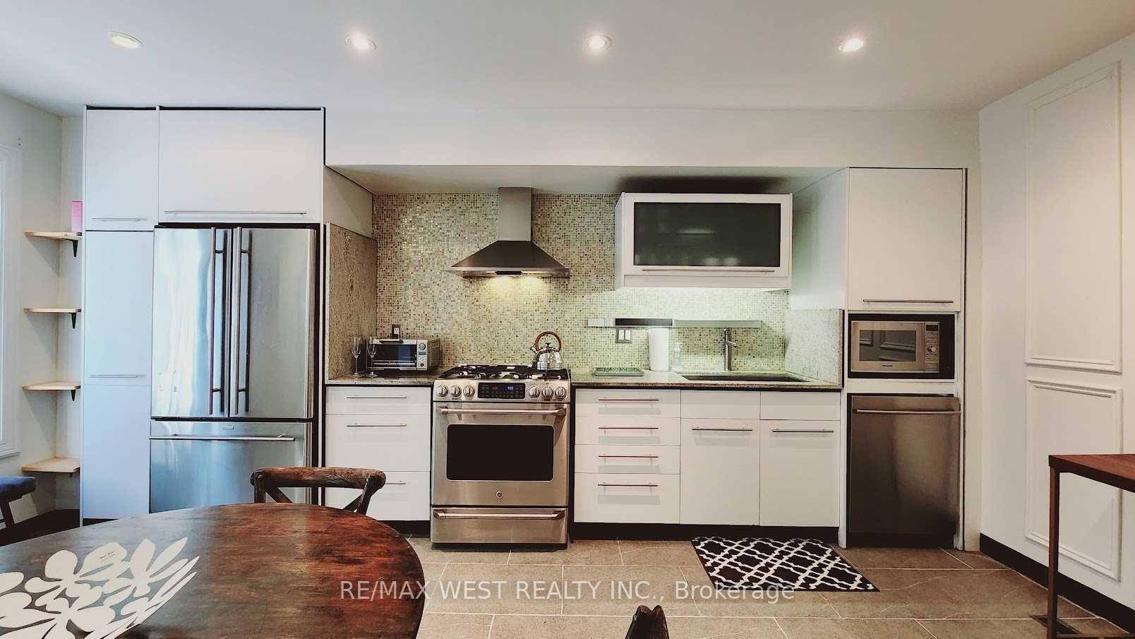Palmerston Little Italy, Bloor College Shops And Dining Just A Walk From This Fully Furnished 2 Bedroom Unit Home Approx 1100 Sq Ft With Parking.
