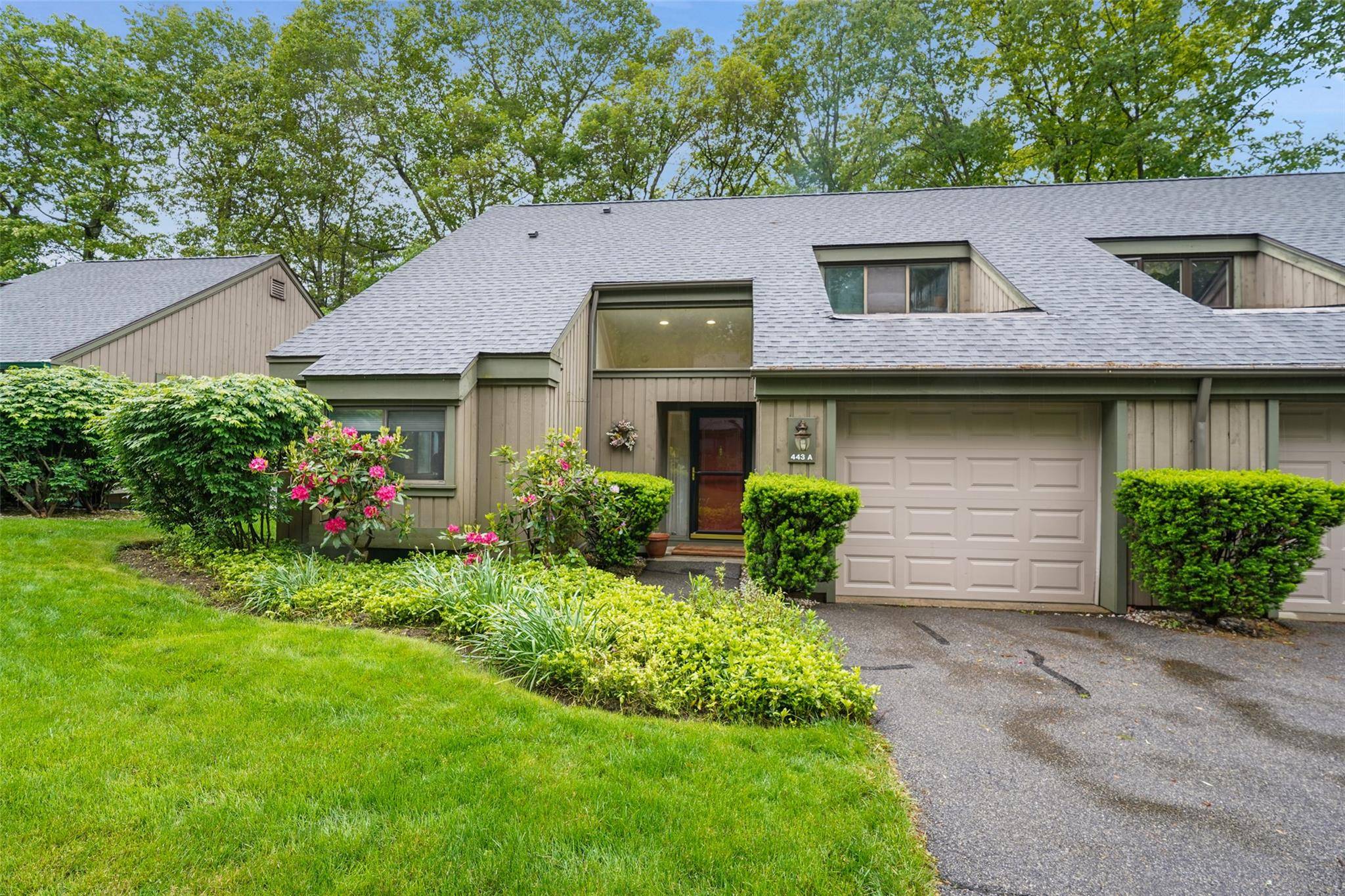 Don't miss this sought after Canaan Model on the West Hill on a cul de sac in Heritage Hills.