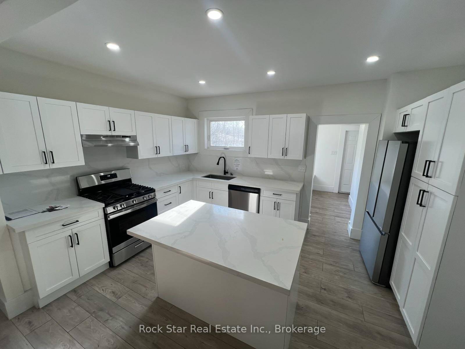 POWER OF SALE Investor Opportunity at 14 Ruth Street !