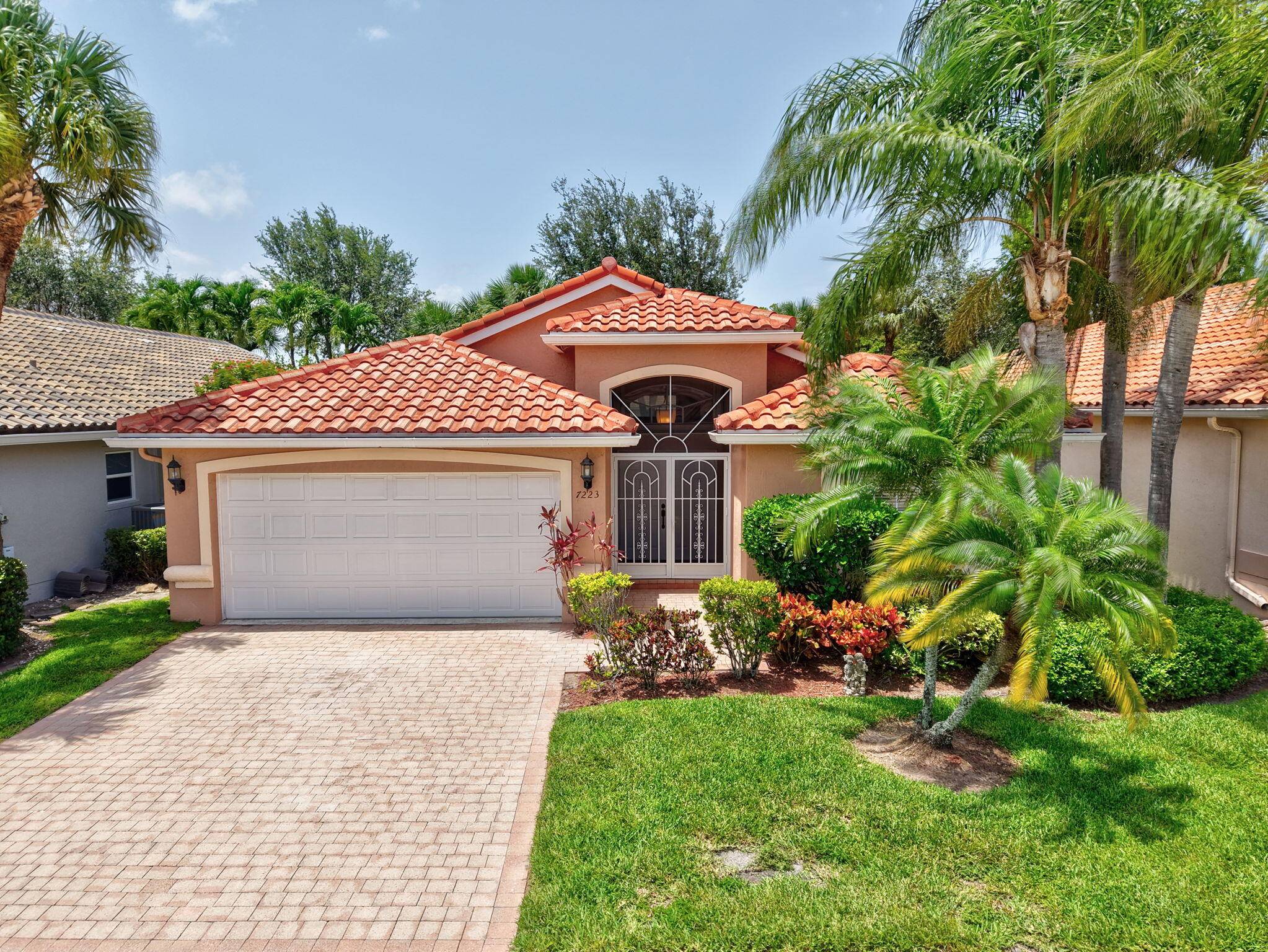 Welcome to your dream home in sunny Boynton Beach !