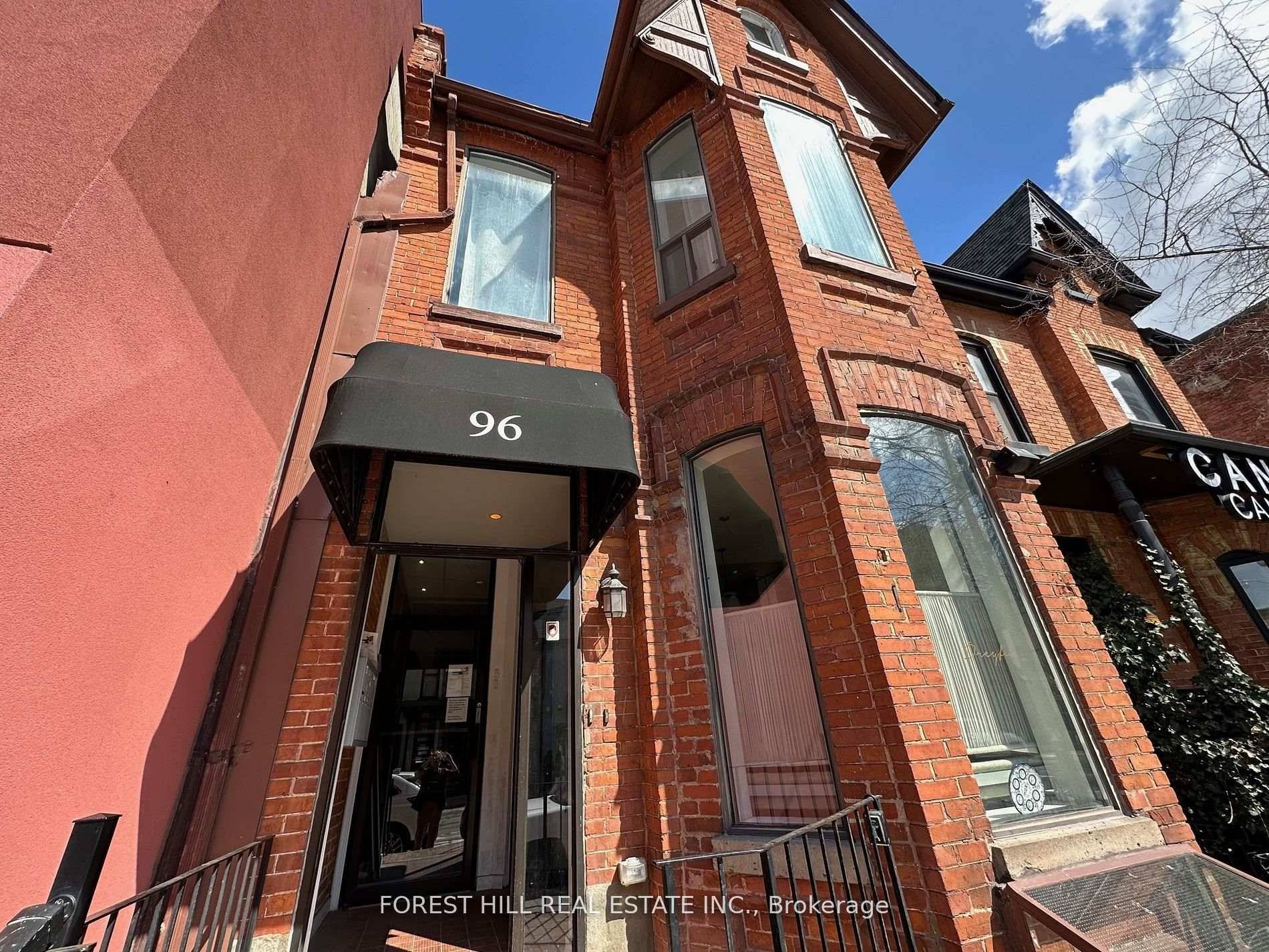 One Of A Kind Gorgeous Unique Legal 1 Bedroom Apartment, Newly Built, Prime Downtown Location !