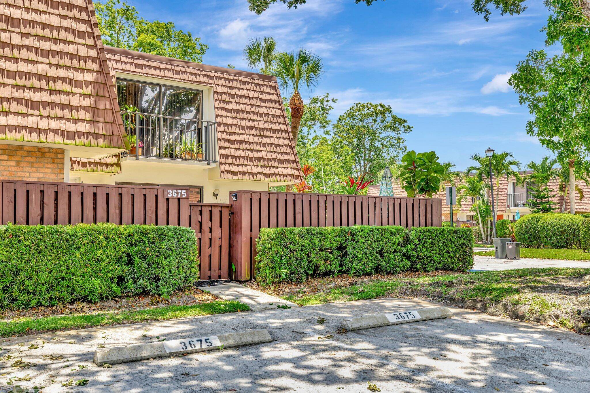 Fantastic opportunity for a move in ready townhome in beautiful Sunset Trace !