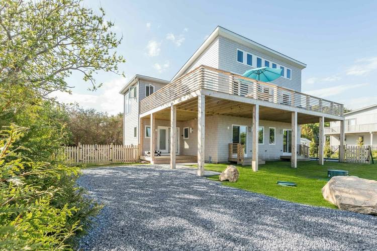 Brand New Home Overlooking the Ocean!