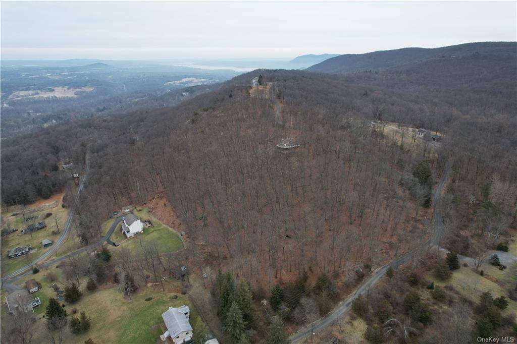 Own a slice of Hudson Valley paradise !