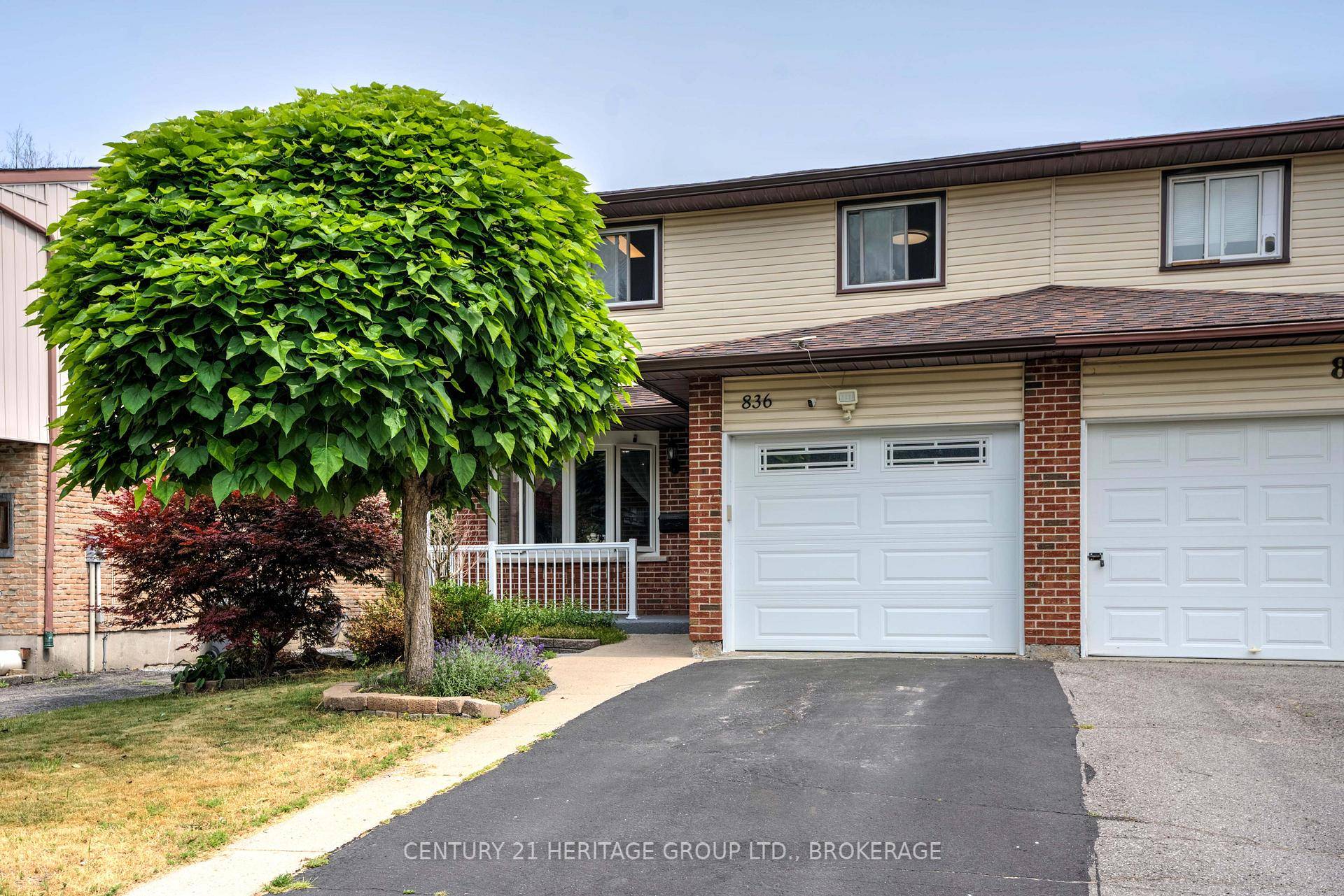 Unbeatable value in this updated west end townhome in Kingston !