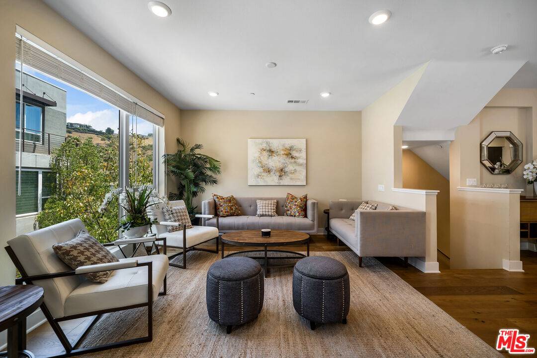 6746  W Gill Way 3BR Hollywood Hills East La