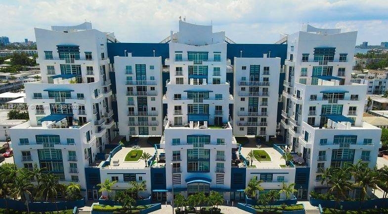 Cozy loft at Oceanblue PH with amazing views of Miami city and the spectacular sunset, across from the beach access.