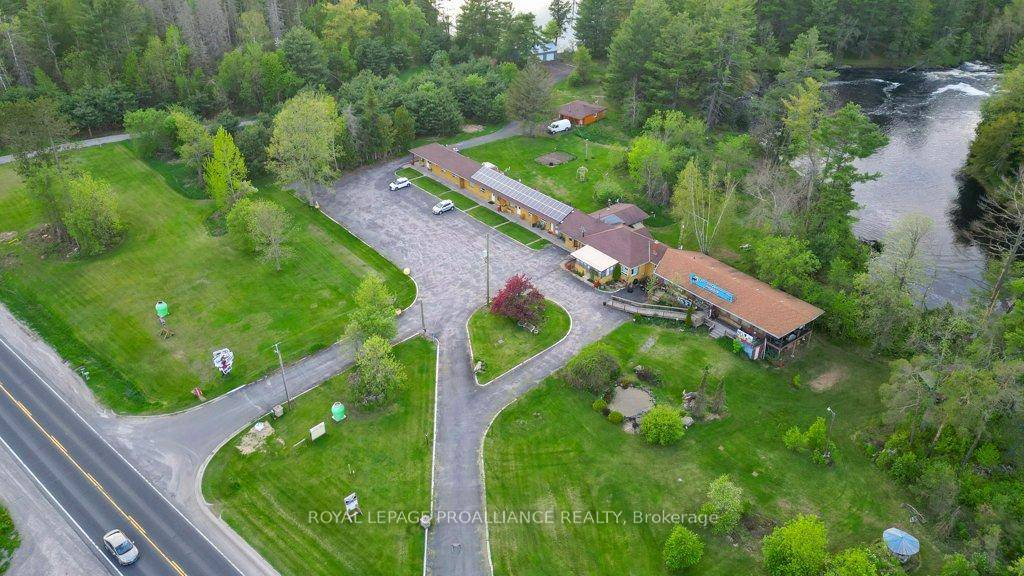 Pristine retail motel cottages with 73.