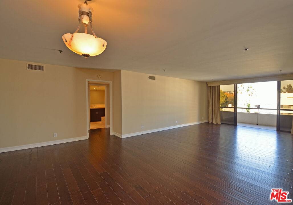 10660  WILSHIRE BLVD 2.0 Westwood LA