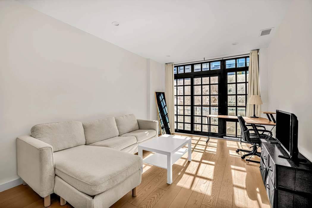Move right into this immaculate 613 sq ft one bed, one bath home in the boutique NOVO LIC building.