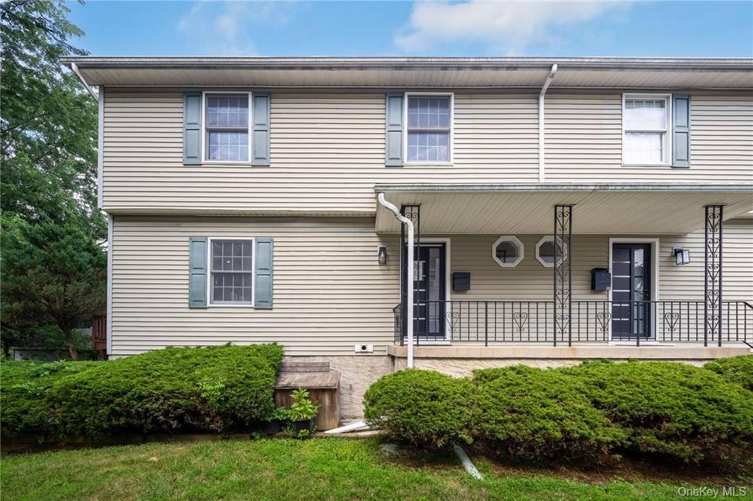 Modern and luxurious townhouse rental in one of the most sought after areas, located in the Harrison School District.