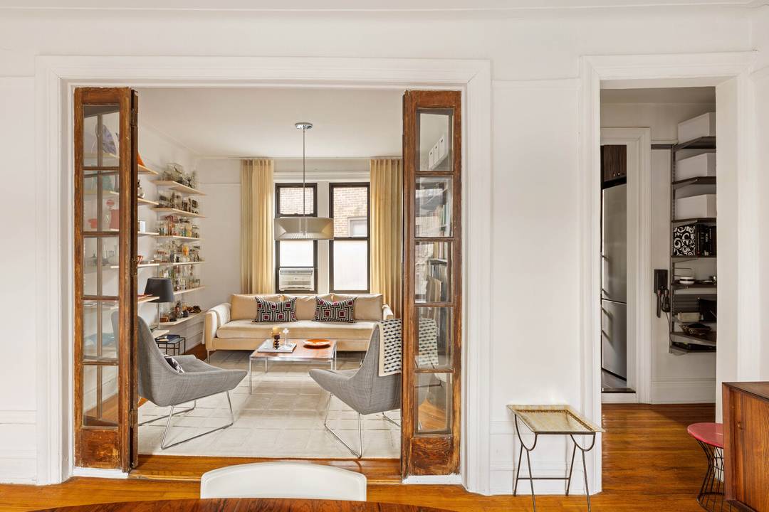 First Showing Sunday March 22 at Open House 11 12 30.