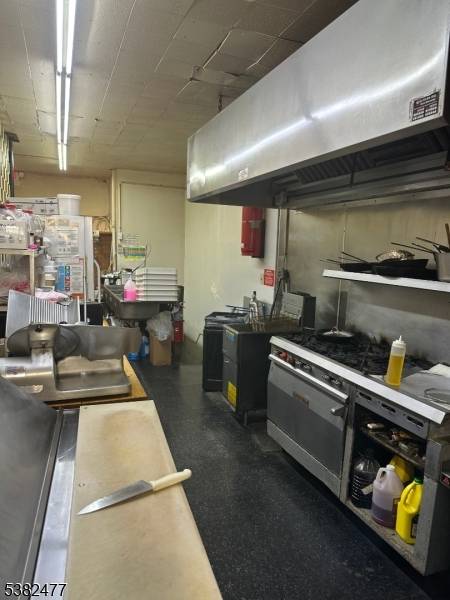An exciting opportunity to own a well established pizzeria with a loyal customer base.