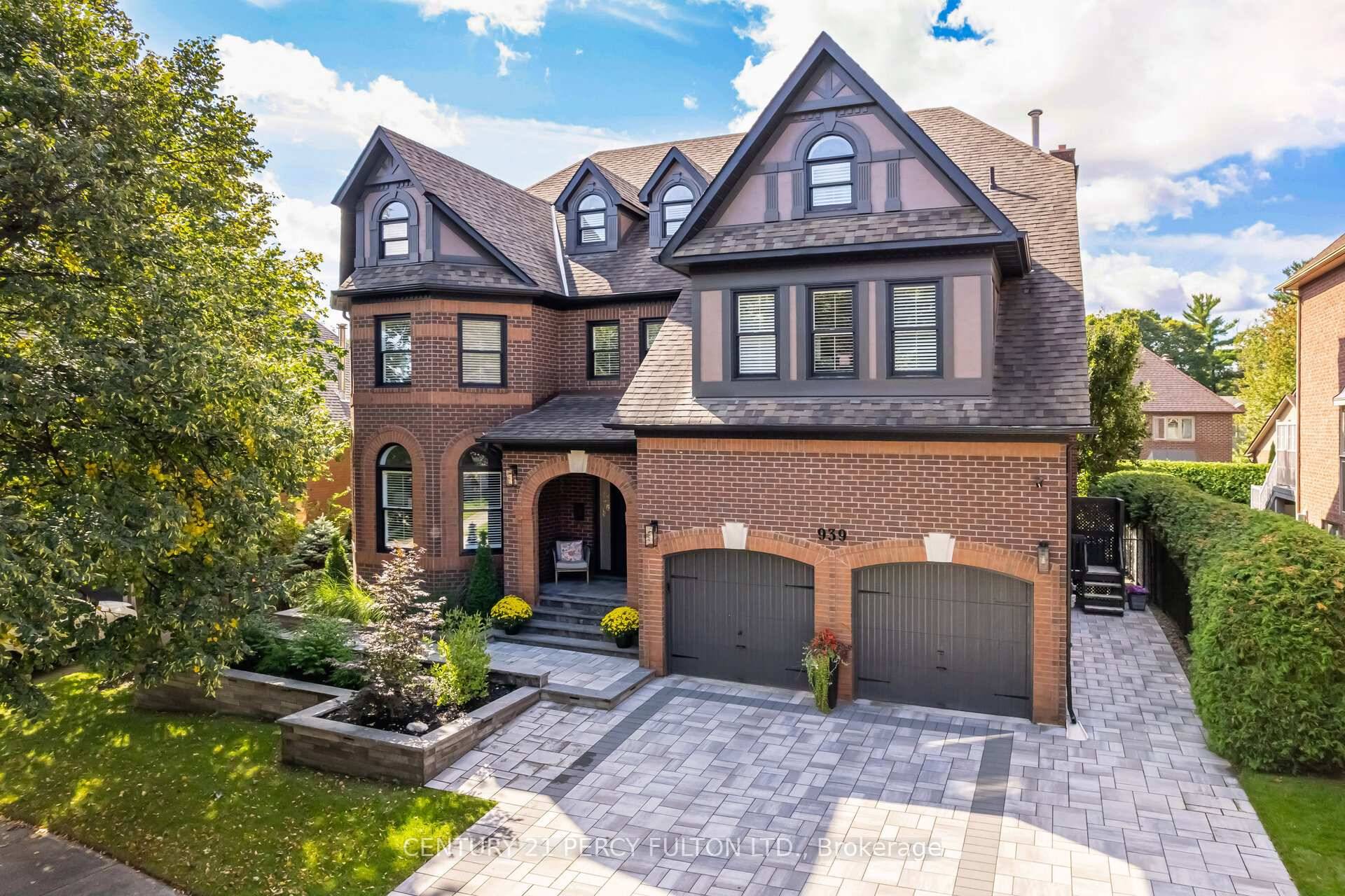 Absolutely Stunning 4 2 Bedroom 6 Bathroom 2 St Plus Loft Home in prestigious Pickering Neighbourhood 5042 Sq.