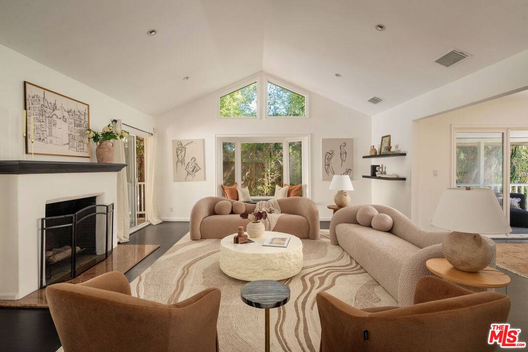 9146   St Ives Dr 4BR Sunset Strip La