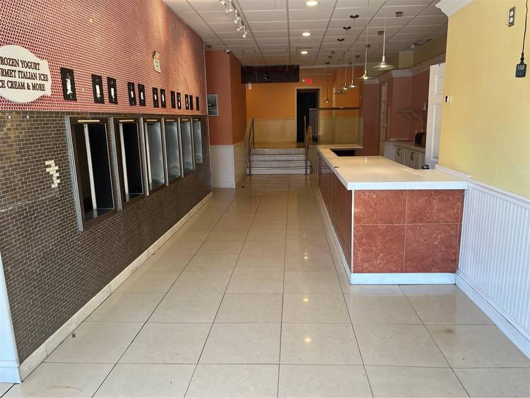 Expand your business into this recently renovated 1, 500 sq.