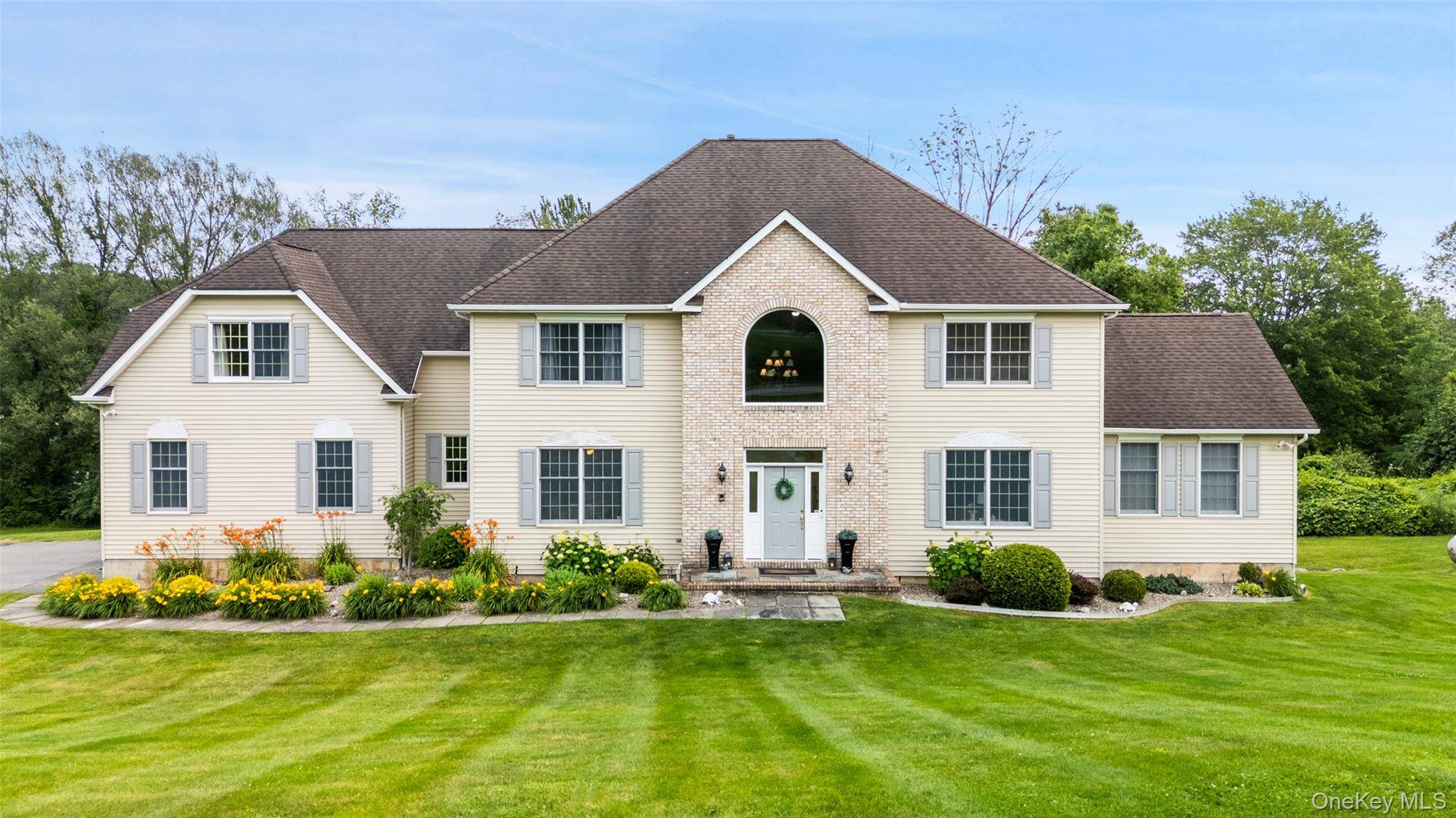 Your Dream Colonial Awaits !