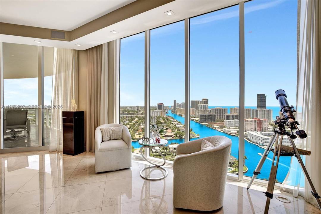 Wow ! Welcome To The Epitome Of Luxury In This Extraordinary Penthouse In Atlantic One At The Point.