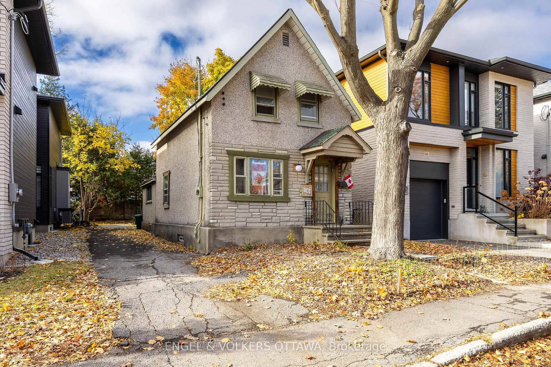 Beatiful lot nestled in the desiable Canal East community, a couple of blocks from the Rideau Canal.