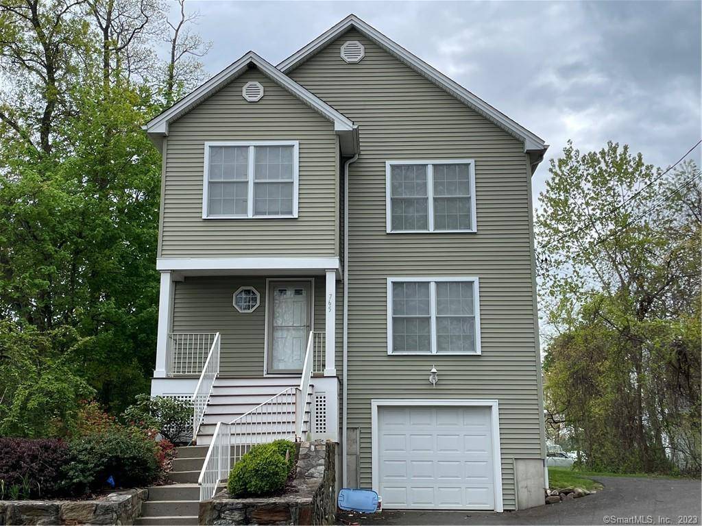 Beutiful 4 5 Bedroom home with liveable basement that is heated and cooled.