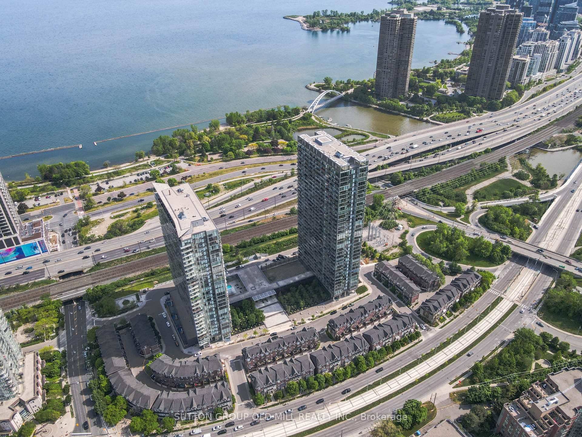 Welcome to a modern retreat in the sky this sun filled 1 1 bedroom, 1 bathroom suite offers floor to ceiling windows and breathtaking, unobstructed views.