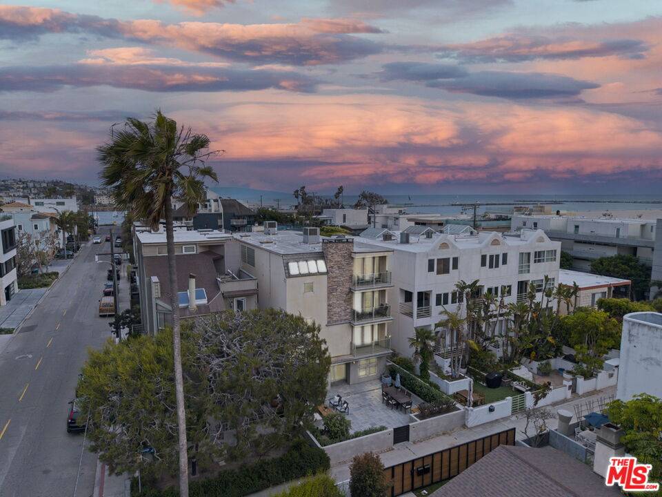 24   Voyage St 3BR Marina Del Rey La