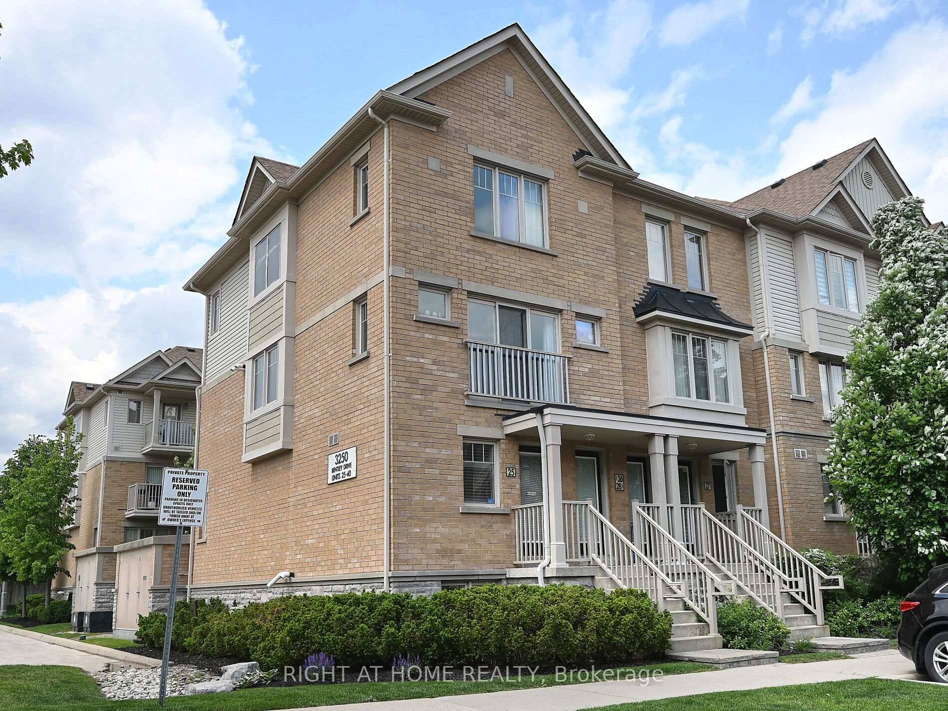 This bright and modern end unit offers approximately 1200 sq.
