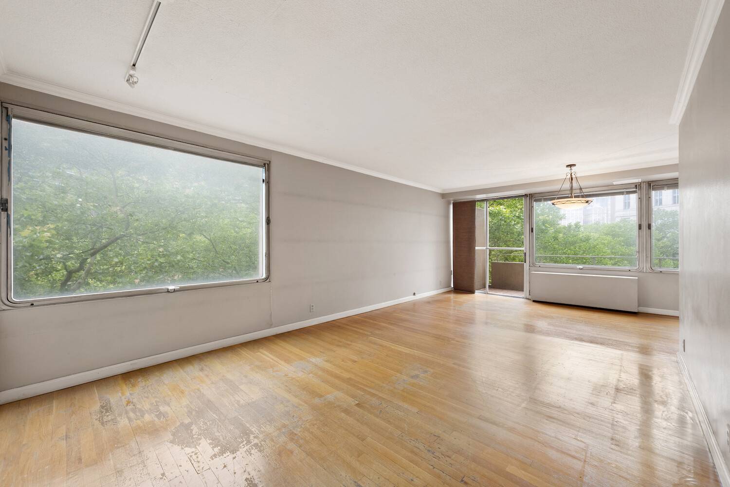 Rarely Available ! Welcome to your 3 bedroom, spacious, light filled apartment.