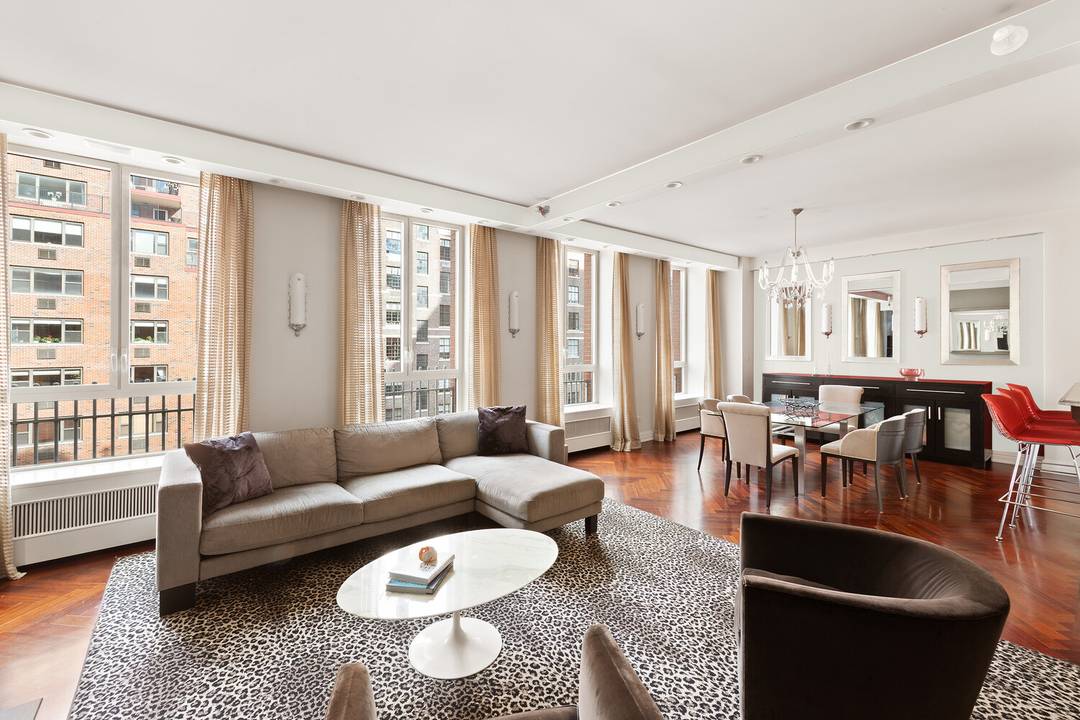 Full floor condominium living at 330 East 72nd Street, a boutique building developed by Extell.