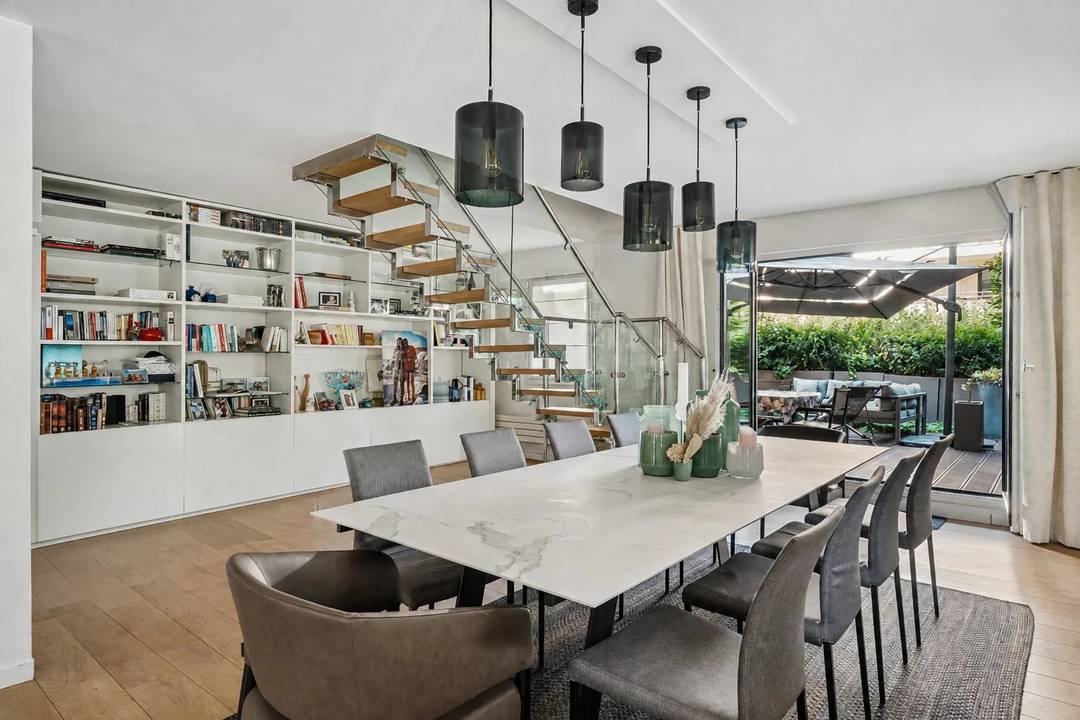 Family 7-room apartment of 190 m² with terrace