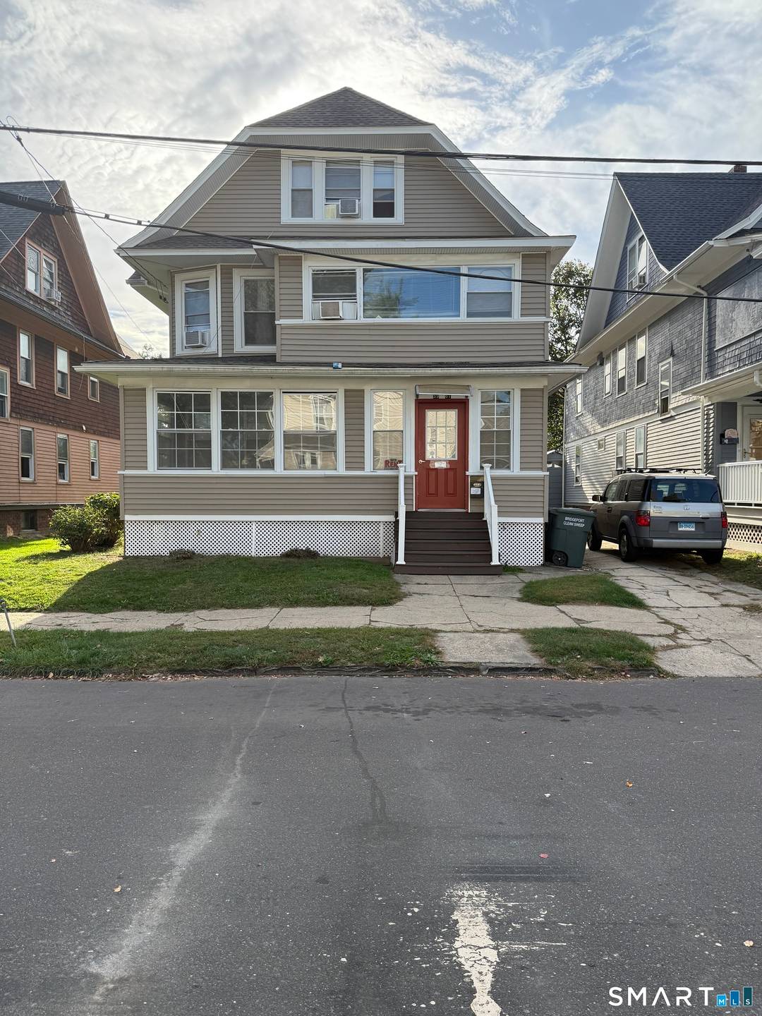 Investor's Dream in Prime Bridgeport Location !